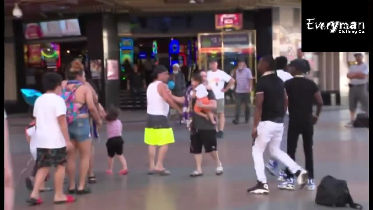 Fight breaks out, on Fremont Las Vegas NV man pulls gun in front of families, children IIDESITVUSA