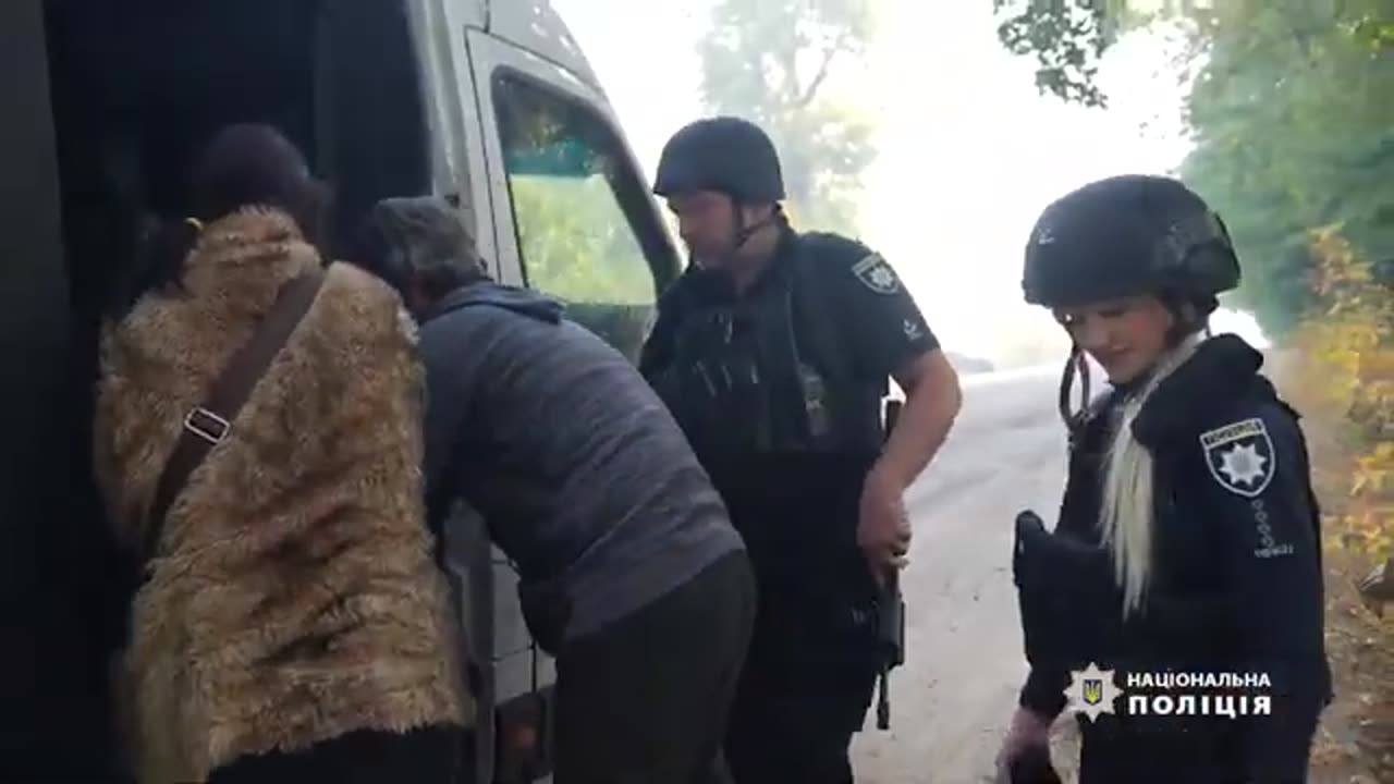 The "White Angel" crew took a family with children out of shelling in Sumy Oblast