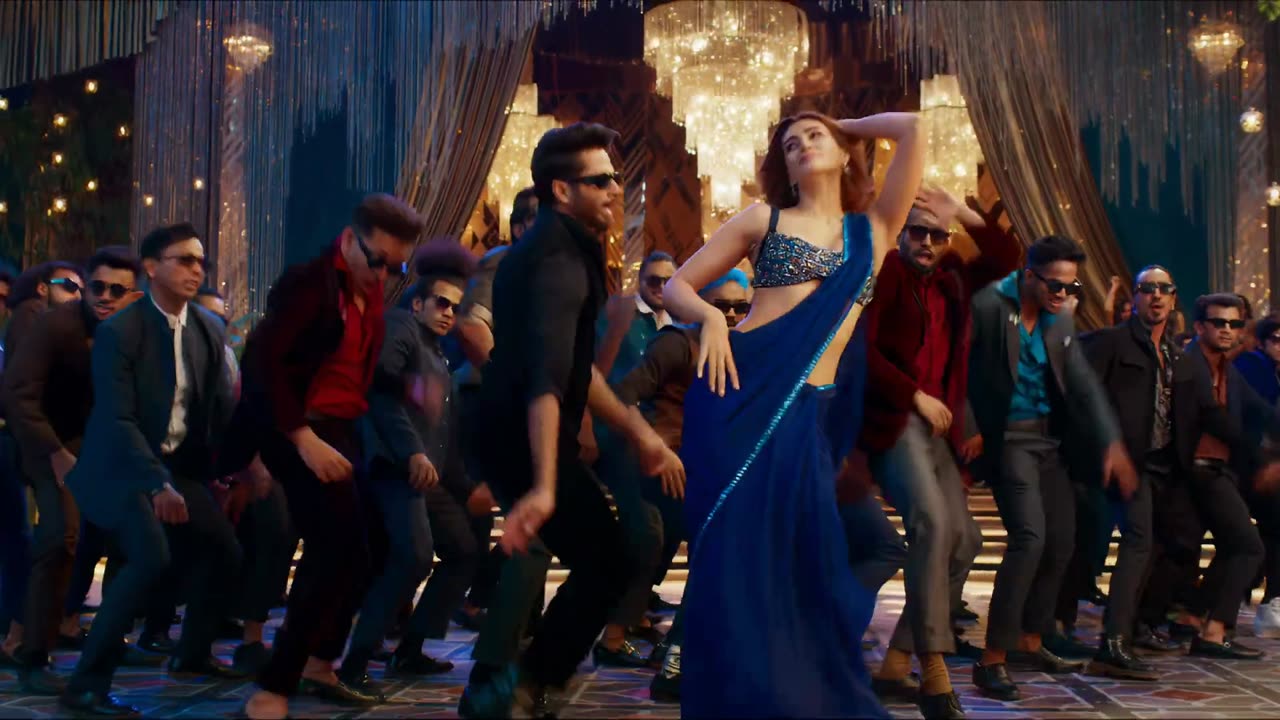 Laal Peeli Akhiyaan