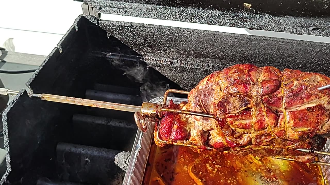 Grilling a Pork shoulder on a slow cook