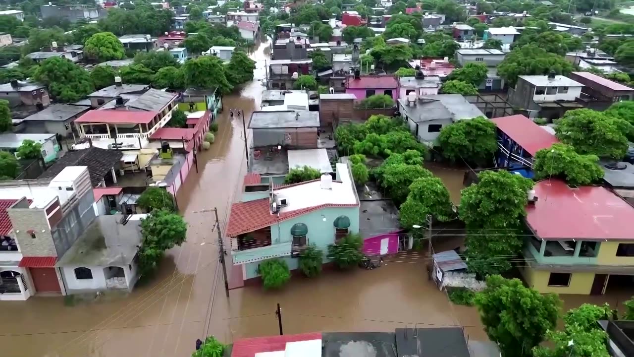 Streets flood from heavy rains as Eleven-E hits southern Mexico