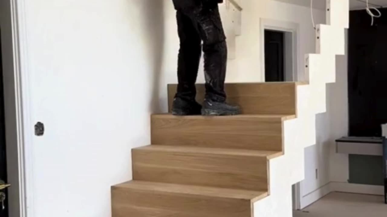 Watch: Quick Guide to Making a Luxury Staircase! 🛠️✨