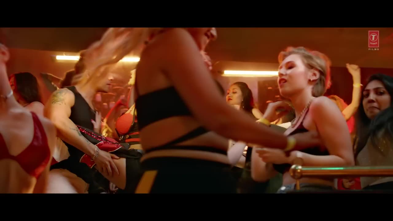 Garmi Song | Street Dancer 3D | Varun D, Nora F, Shraddha K, Badshah, Neha K | Remo D | T-Series