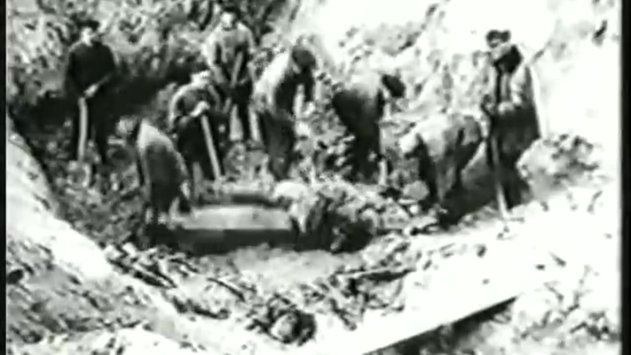 Im Wald von Katyn (1943)