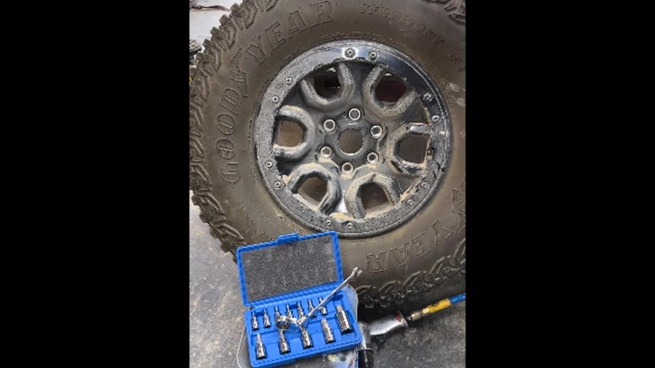 Shake-N-Break Tool - Removing Bronco Beadlock Rings