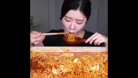 Mukbang Ramen Pedas