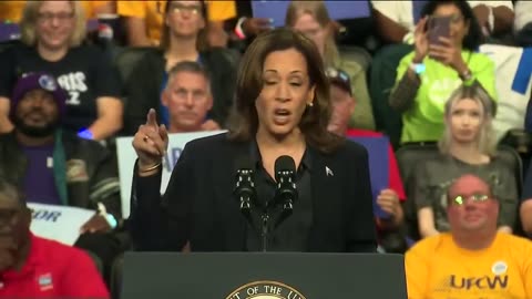Kamala Harris Struggles as Teleprompter Fails During Michigan Speech, Flounders Until It Resumes