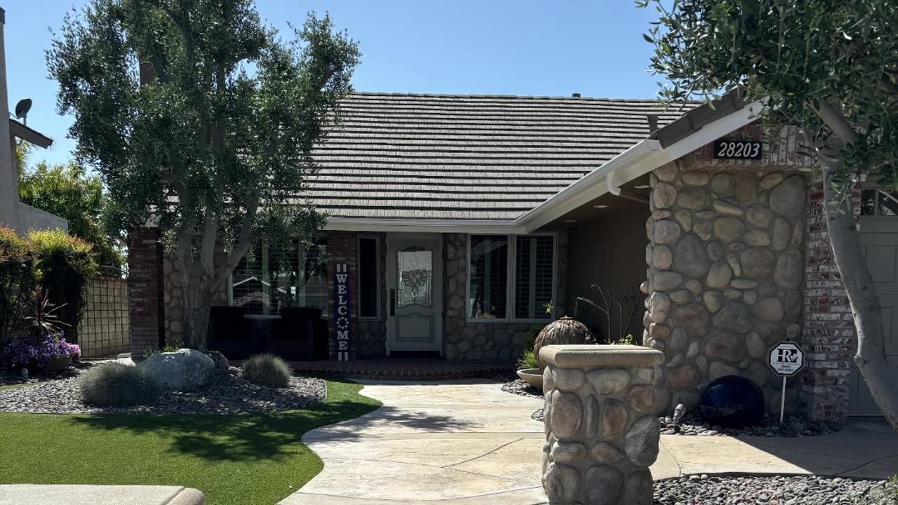 Just Listed! Gorgeous single-story pool home in Santa Clarita! 28203 Tamarack.