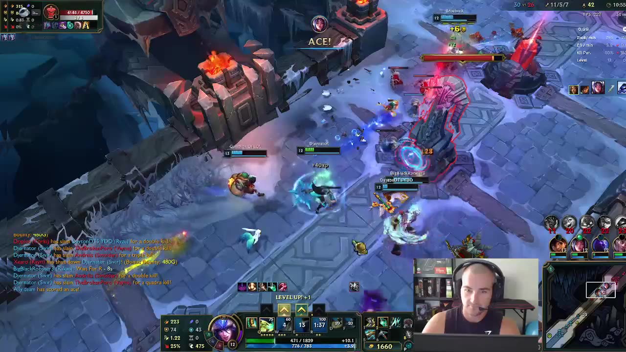 League of Legends Highlight: Statikk Shiv procs and kills 3 champions