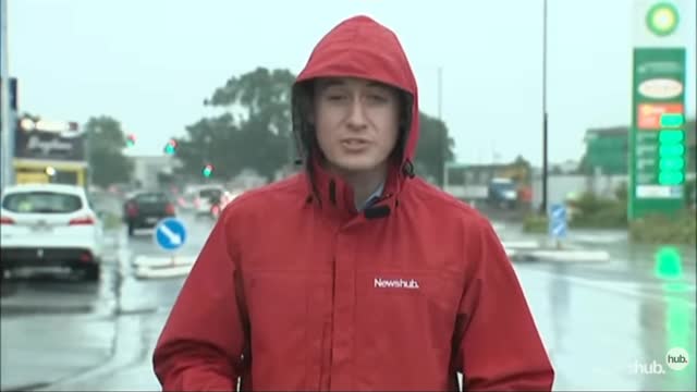 Emergency Services Rescuing Aucklanders Stuck in Flood | Newshub Source