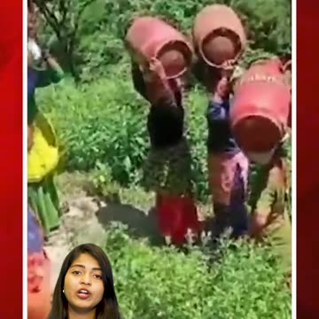 తలపై సిలిండర్లతో కొండపైకి. | Ladies carrying Gas cylinders on their heads #gascylinder | FBTV NEWS