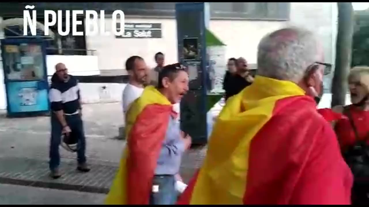 Cacerolada Badalona| "Marlaska, parásito. La Guardia Civil no se toca. Gobierno Dimisión"