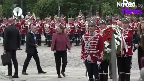 Румен Радев и Илияна Йотова поднесоха цветя пред Паметника на Незнайния воин