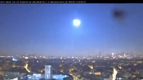 Breaking News: Alleged meteor lights up the sky over France, spotted from #Paris today