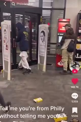 Philadelphia: Philly man stuffs his pants with stolen merchandise 👀