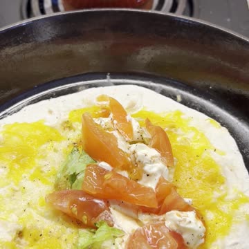 Cast Iron Skillet Low Carb Cheese Tortilla w/ Veggies, Mayo & Franks Sauce! 🤗