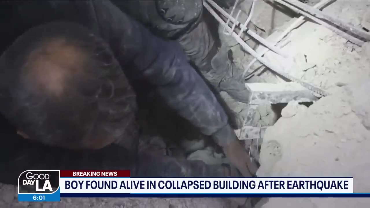 A Boy found alive in collapsed building after Turkey Earthquake 😱😲