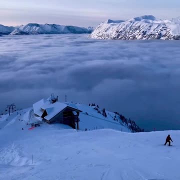 Skiing above the cloud in alaskan.!!