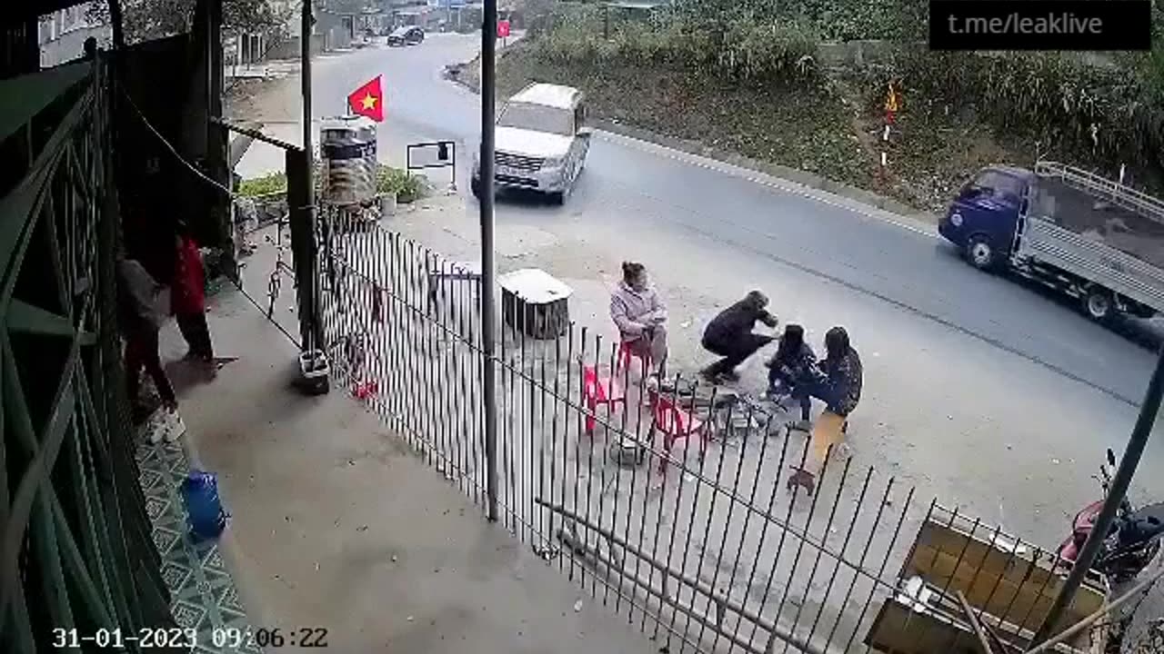 Vietnam. Ford Everest crashes into a group of people