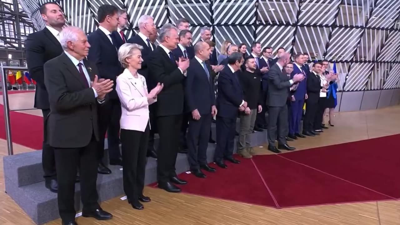 The presidents of Hungary and Romania didnt clap Zelensky