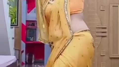 Aunty Dance in dupatta !!