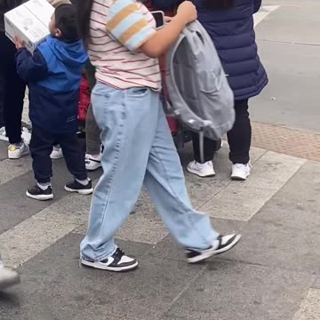 Illegal Immigrants fight over illegal fruit stand