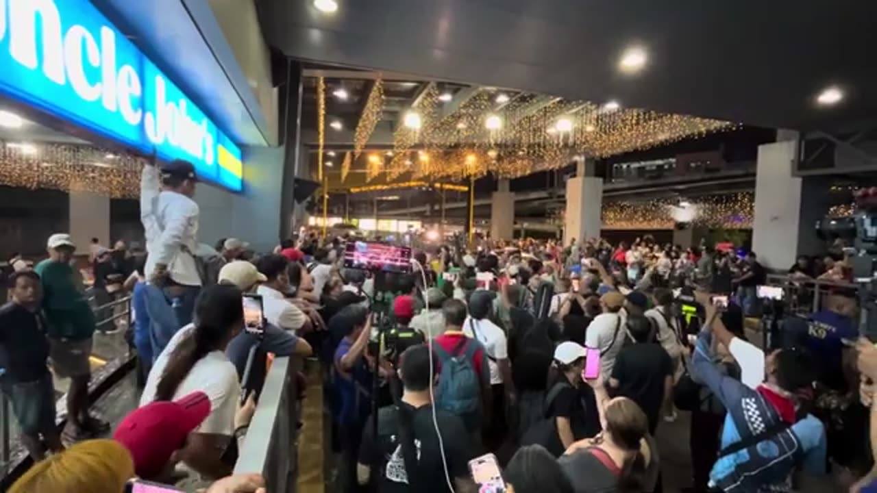 Uminit ang tensyon ng mga pulis at DDS Duterte supporters sa EDSA Shrine hindi maawat mga nag rally