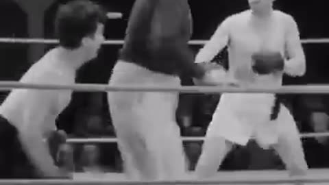 Charlie Chaplin boxer