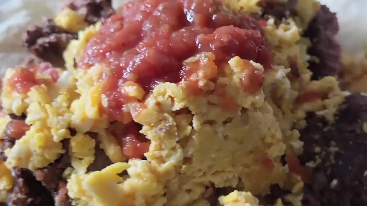 How To Make The Perfect Egg & Beef Burrito