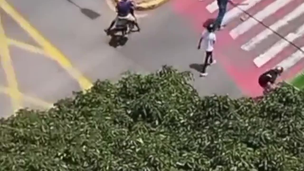 Agresión hinchas en la 27