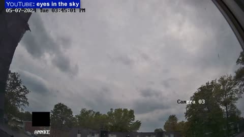 Incroyable! L'extraterrestre à l'intérieur de l'OVNI a été aperçu