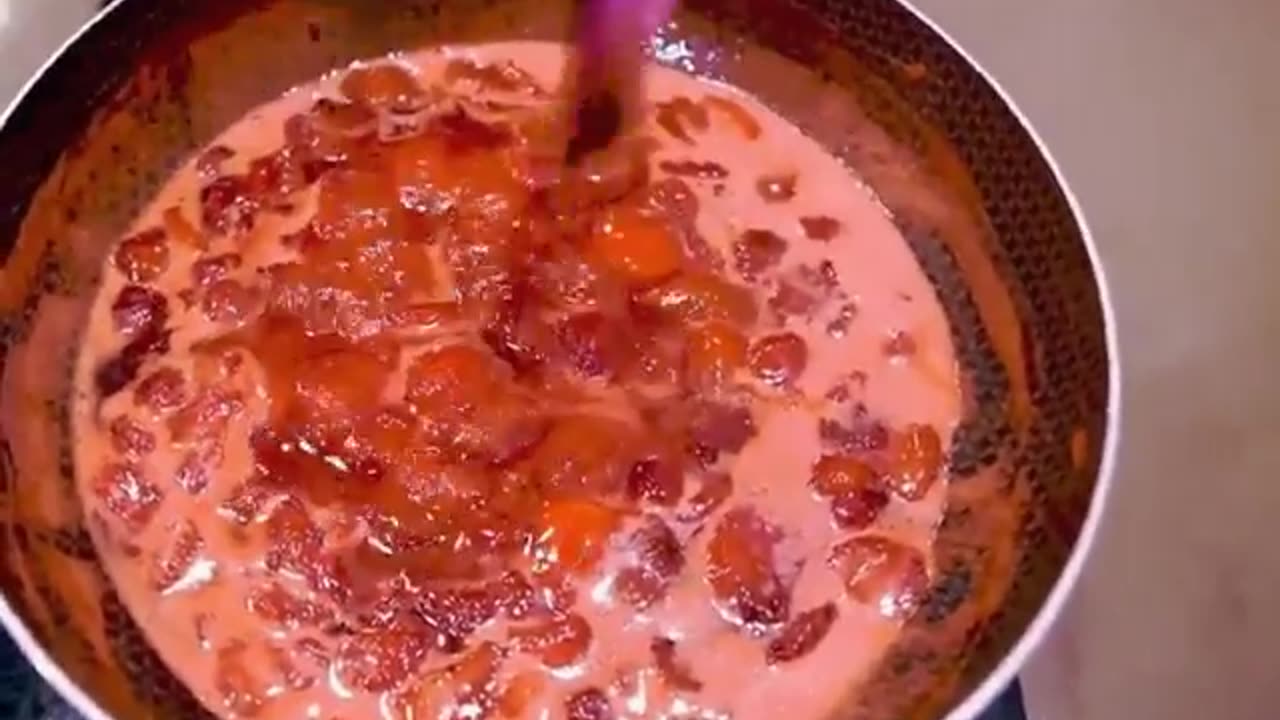 Sorvete caseiro com geleia de morango