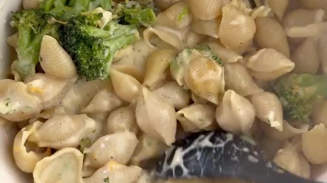 One Pot Broccoli Mac and Cheese