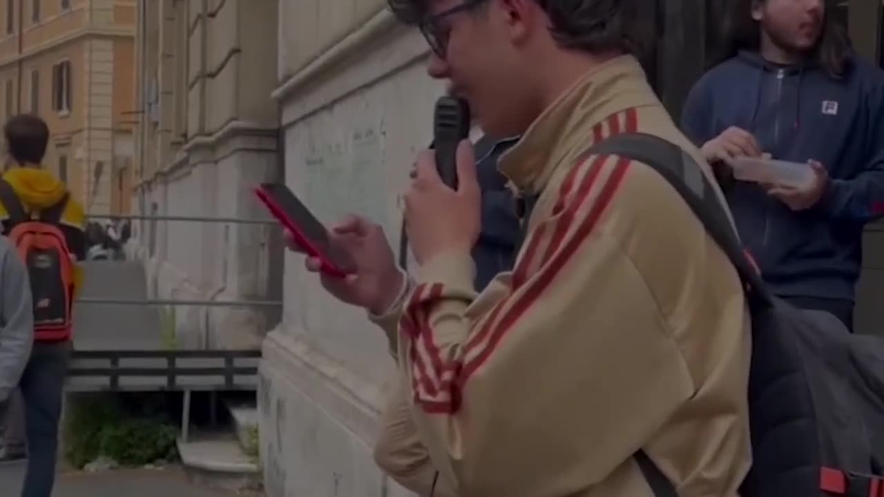 Studenti leggono in scuole e università il monologo di Antonio Scurati censurato dalla Rai per la commemorazione del 25 APRILE festa della liberazione dal fascismo di Benito Mussolini della 2 guerra mondiale DOCUMENTARIO