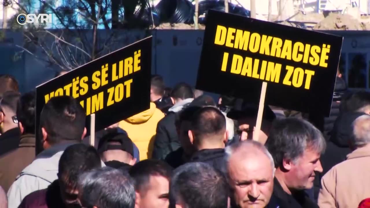 'Rama të largohet'/ Momentet interesante nga protesta historike e 11 Shkurtit