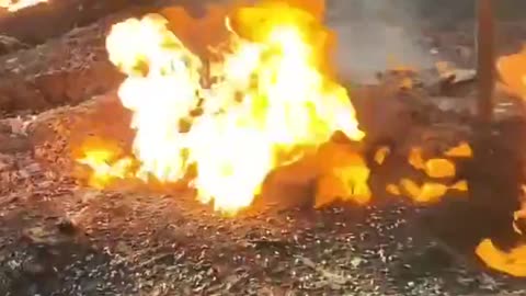 Ukrainian Soldier tries to heat the M-777 Howitzer that's frozen in the ground