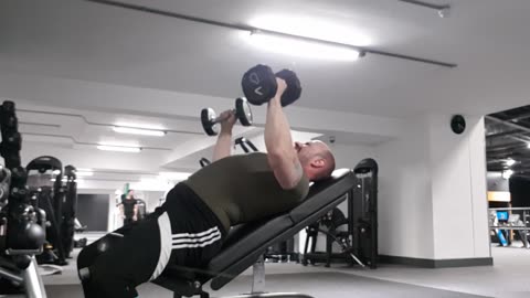 Incline dumbell chest press. 5th Feb 2023