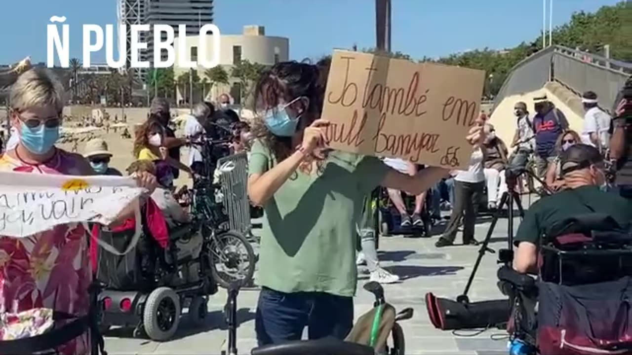 Personas con diversidad funcional abandonadas a Colau