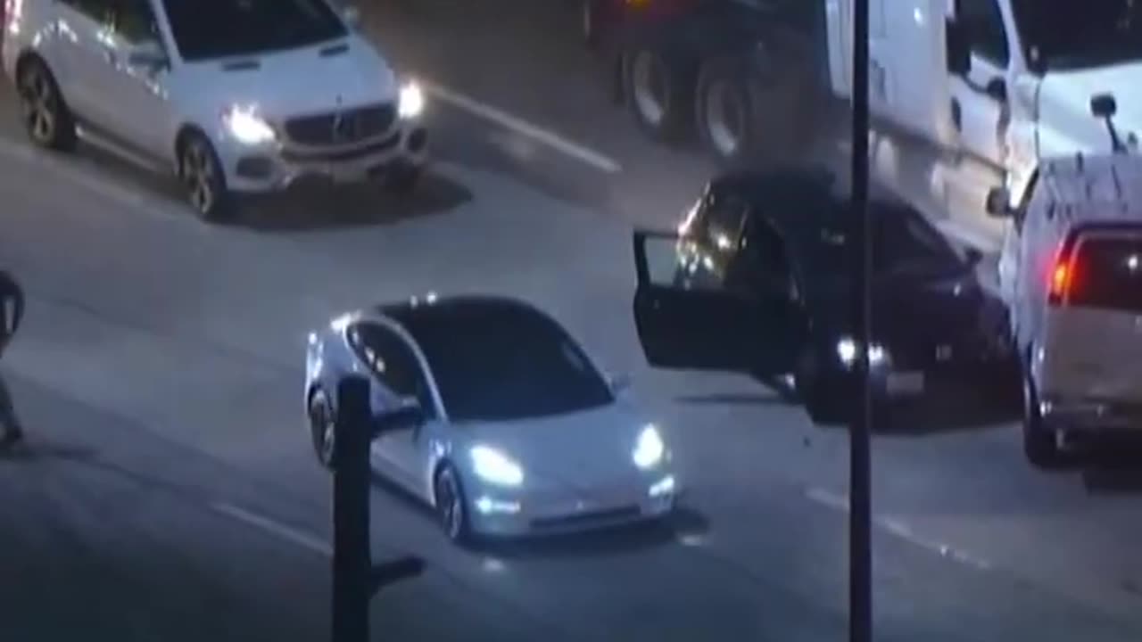 Assault Suspect ends police chase with a wrong-way crash on the freeway: insane