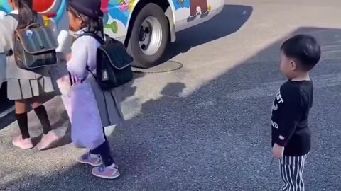 Japanese kids discipline for waiting school bus