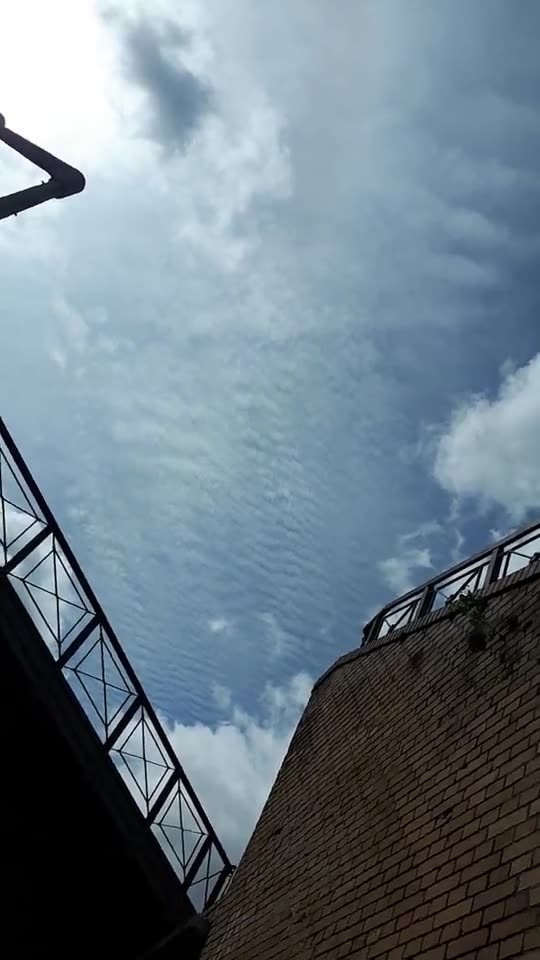 Himmel in Berlin am 7.5.2024 um 14:21 Uhr