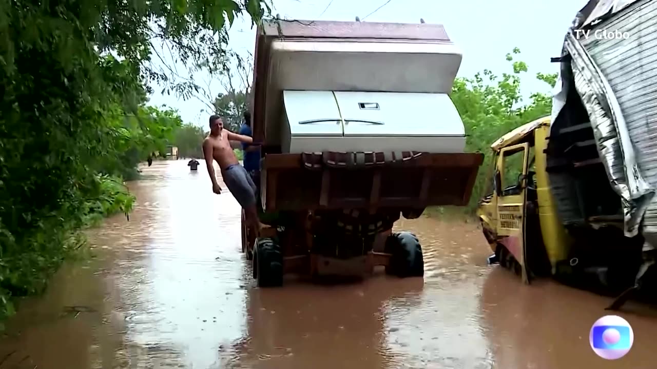 At least 8 killed as heavy rain hits Brazil