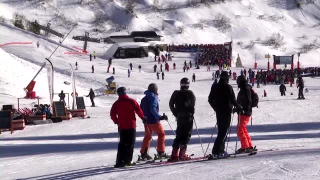 Ski resort workers protest Macron's pension reforms