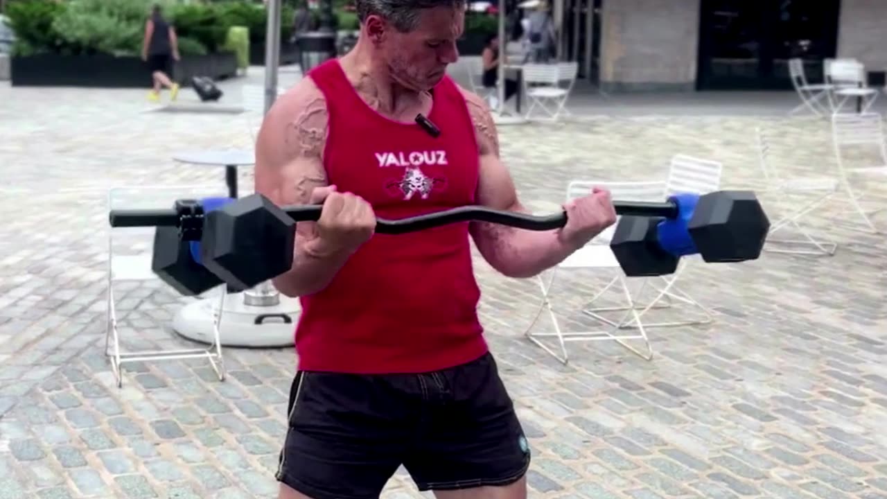 A New Way To Do #bicepcurls w/Dualbell #dumbbell Converters (Smart) & #personaltrainer Gennaro Ferra