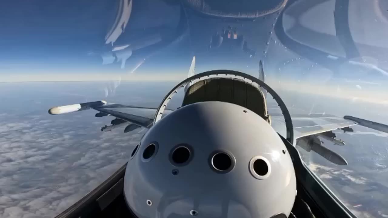 Russian Su-35S destroys Ukrainian Su-25