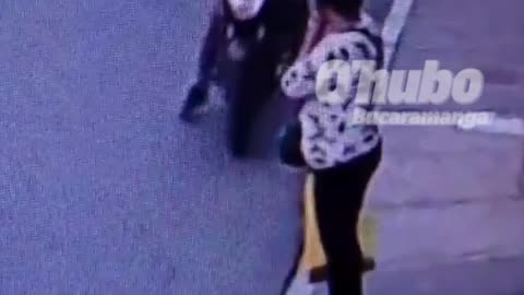 Mujer fue asaltada por motoladrón en el Centro de Bucaramanga