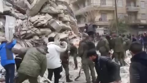 Russian soldiers help Syrian civilians after the earthquake