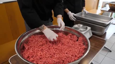 5 _____ Incredibly generous toppings! New York Style Homemade Burgers Korean Street Food