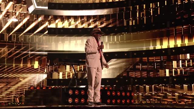 Robert Finley surpreende o público com uma música original | AGT: All-Stars 2023