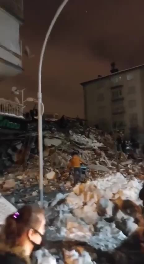 7.7M Earthquake Near Gaziantep Kills Hundreds
